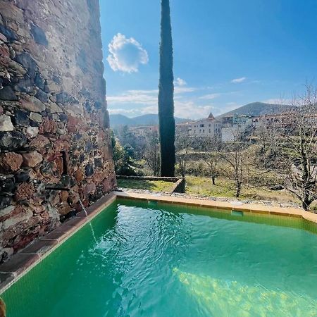 Hotel Cal Sastre Santa Pau Luaran gambar