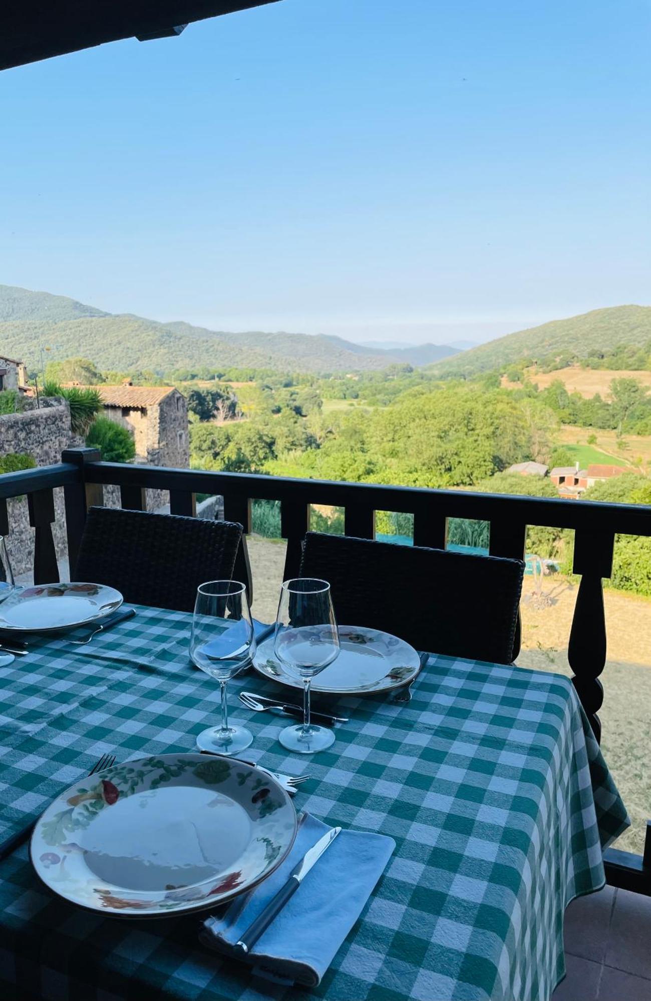 Hotel Cal Sastre Santa Pau Luaran gambar