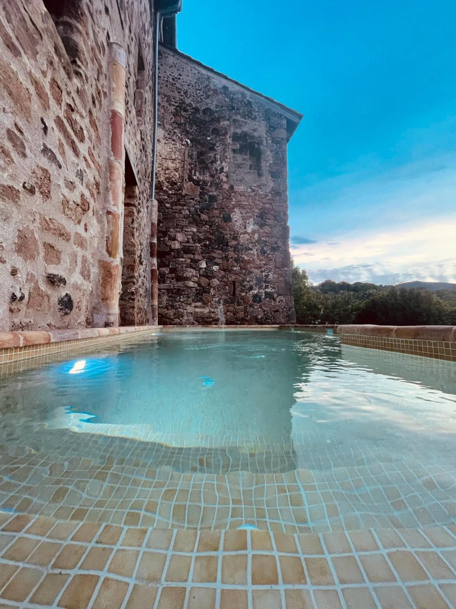 Hotel Cal Sastre Santa Pau Luaran gambar