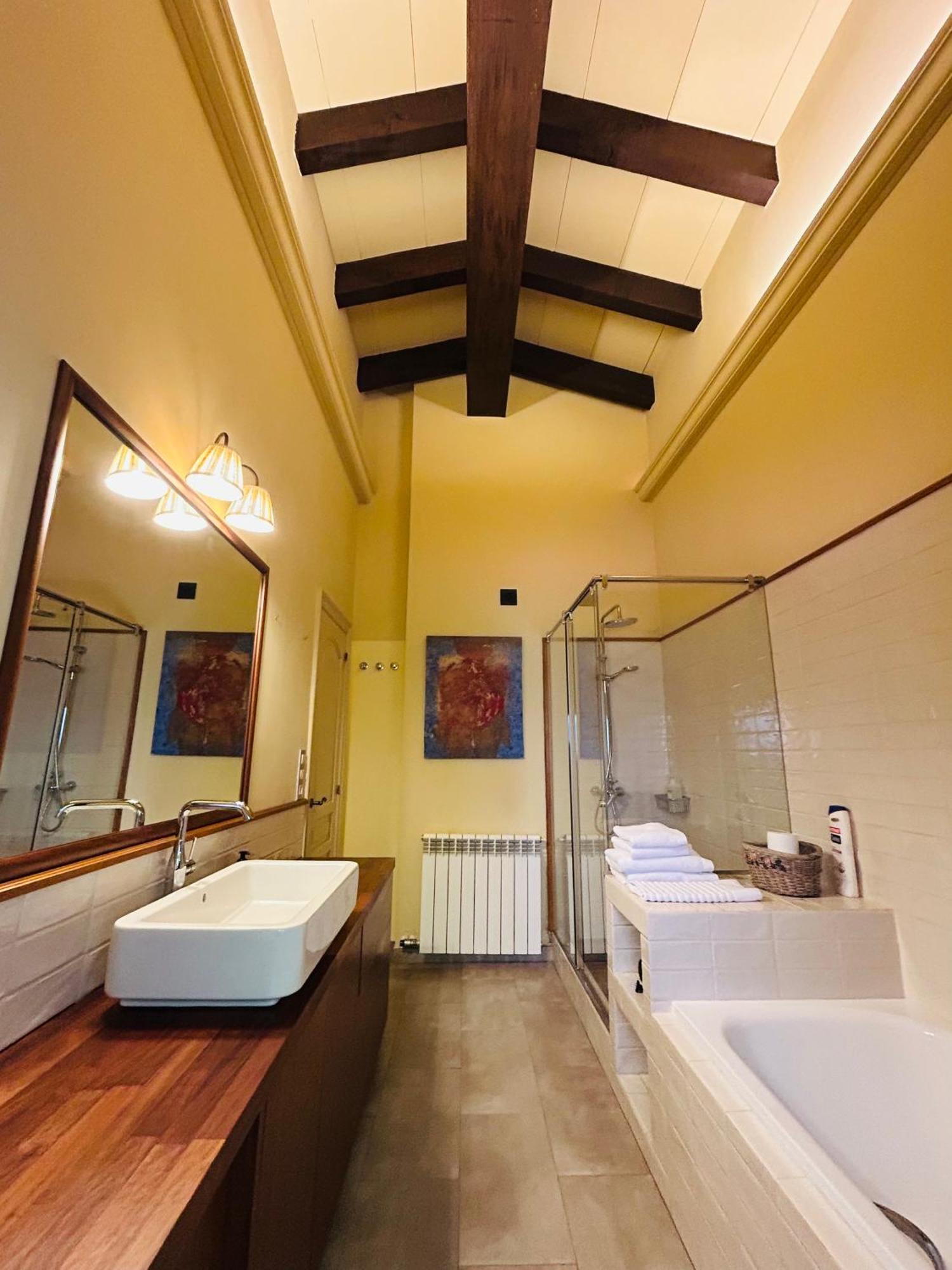 Hotel Cal Sastre Santa Pau Luaran gambar