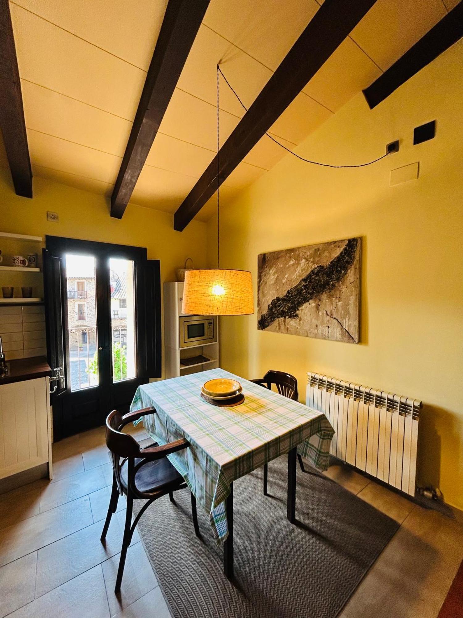 Hotel Cal Sastre Santa Pau Luaran gambar