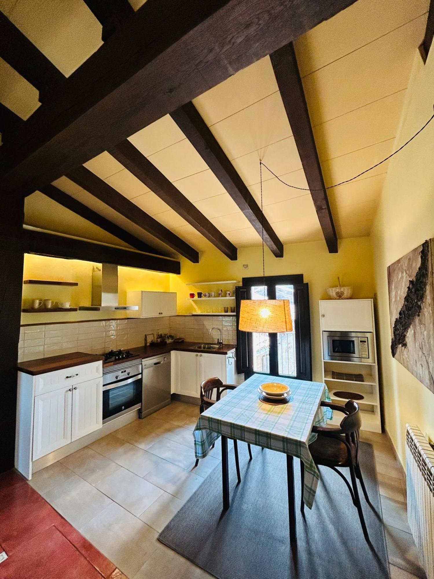 Hotel Cal Sastre Santa Pau Luaran gambar
