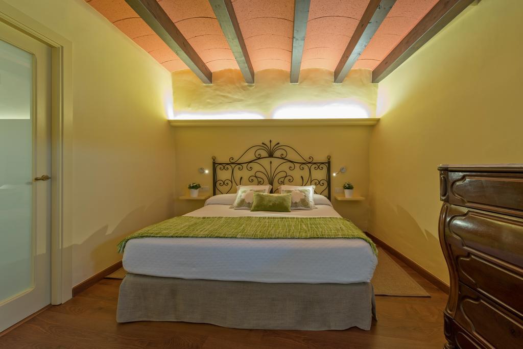 Hotel Cal Sastre Santa Pau Luaran gambar