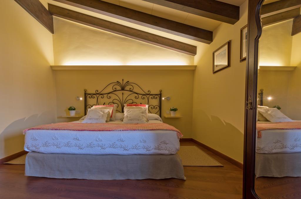 Hotel Cal Sastre Santa Pau Luaran gambar