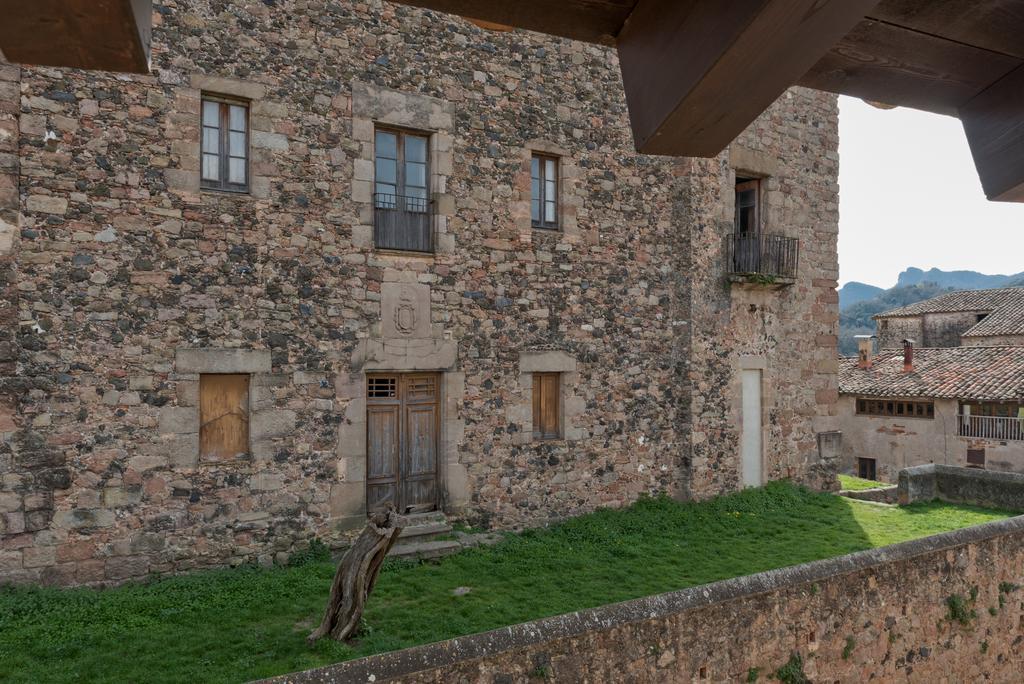 Hotel Cal Sastre Santa Pau Luaran gambar