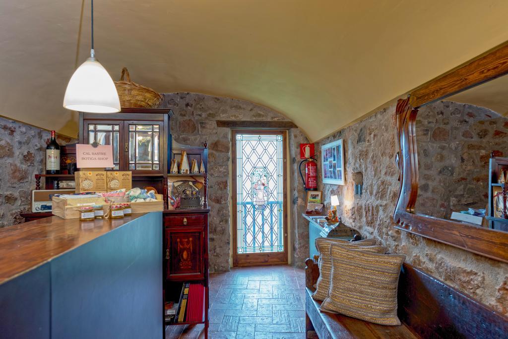 Hotel Cal Sastre Santa Pau Luaran gambar
