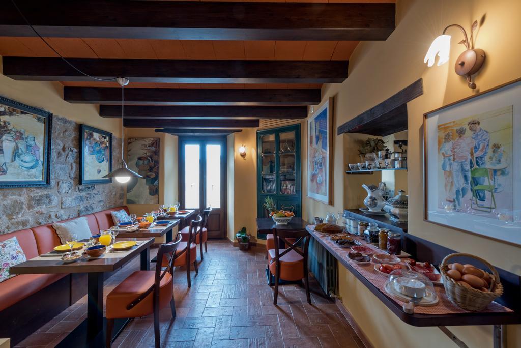 Hotel Cal Sastre Santa Pau Luaran gambar